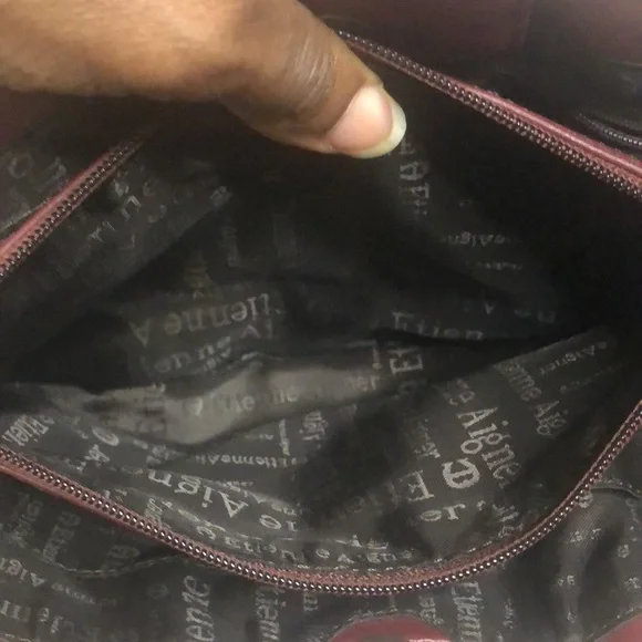 ETIENNE AIGNER VINTAGE leather burgundy colored shoulder bag. Gold hardware. - Picture 14 of 14